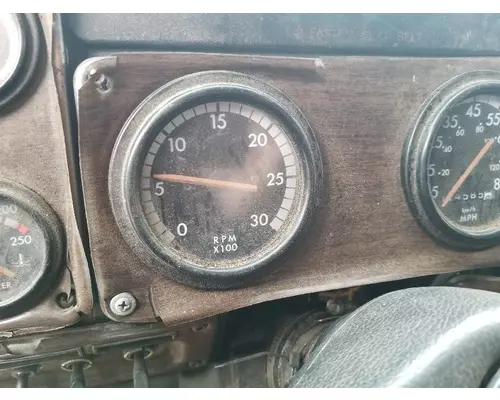 FREIGHTLINER FLD120 Instrument Cluster