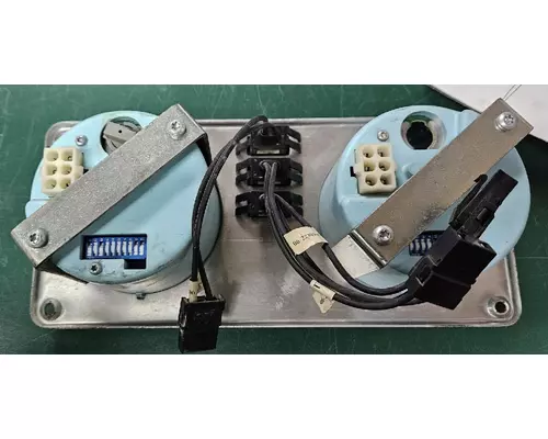 FREIGHTLINER FLD120 Instrument Cluster