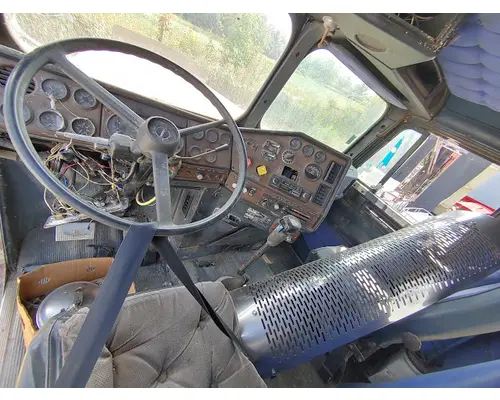 FREIGHTLINER FLD120 Rebuilders