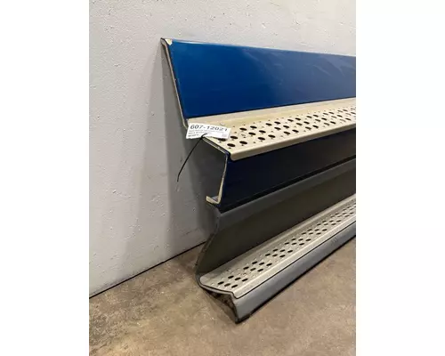 FREIGHTLINER FLD120 Side Fairing
