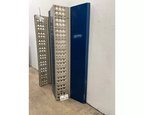 FREIGHTLINER FLD120 Side Fairing