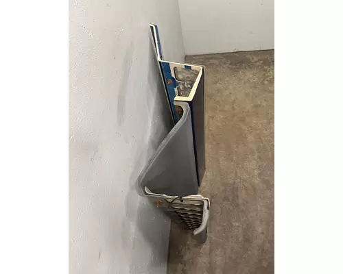 FREIGHTLINER FLD120 Side Fairing
