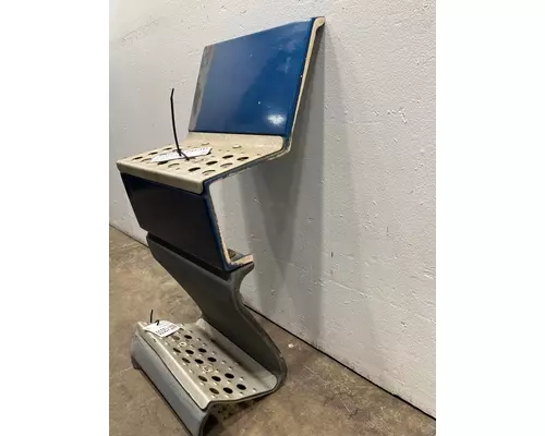 FREIGHTLINER FLD120 Side Fairing