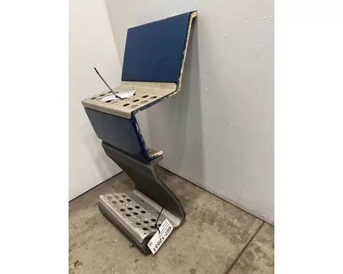 FREIGHTLINER FLD120 Side Fairing