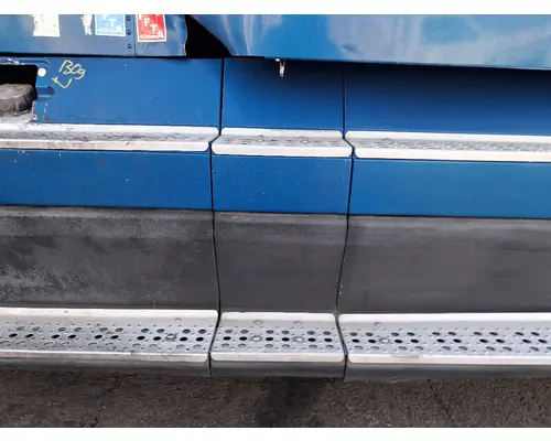 FREIGHTLINER FLD120 Side Fairing