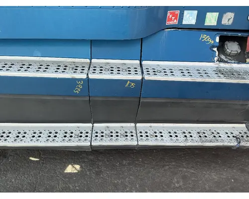 FREIGHTLINER FLD120 Side Fairing