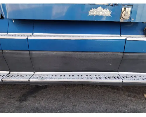 FREIGHTLINER FLD120 Side Fairing