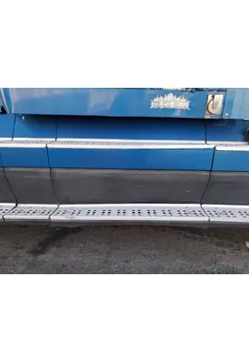 FREIGHTLINER FLD120 Side Fairing