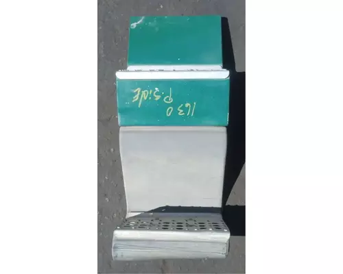 FREIGHTLINER FLD120 Side Fairing