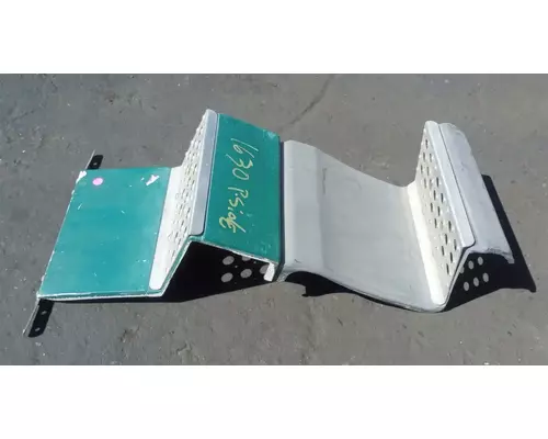 FREIGHTLINER FLD120 Side Fairing