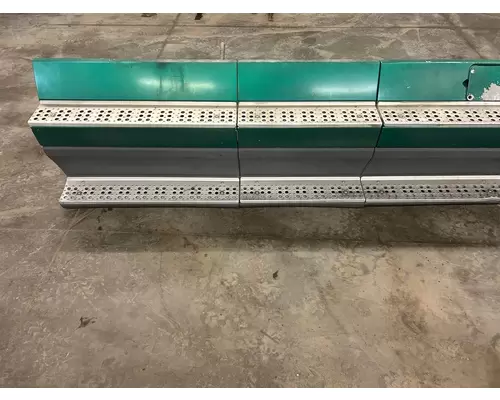 FREIGHTLINER FLD120 Skirt