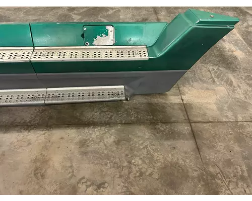 FREIGHTLINER FLD120 Skirt