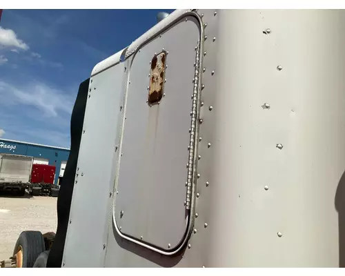 FREIGHTLINER FLD120 Sleeper