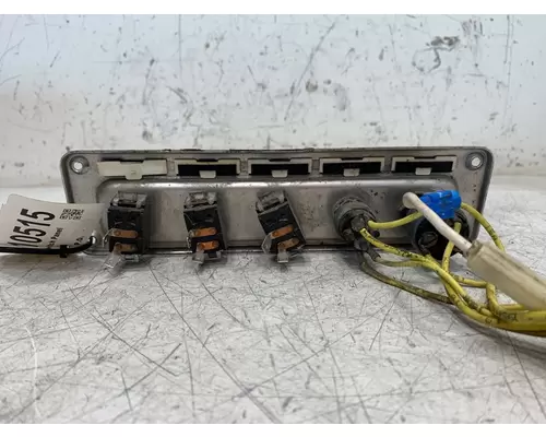 FREIGHTLINER FLD120 Switch Panel
