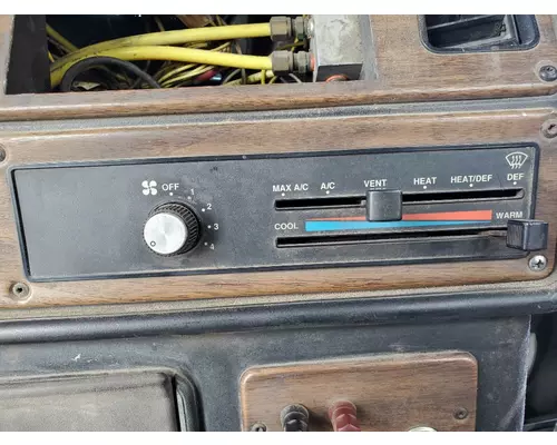 FREIGHTLINER FLD120 Temperature Control