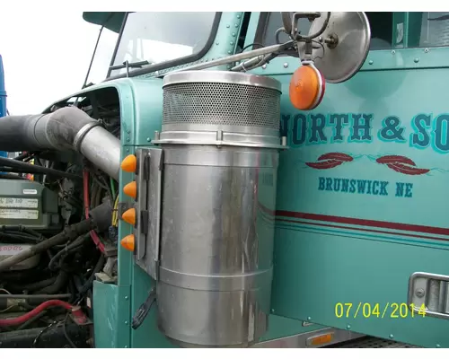 FREIGHTLINER FLD132 CLASSIC XL AIR CLEANER