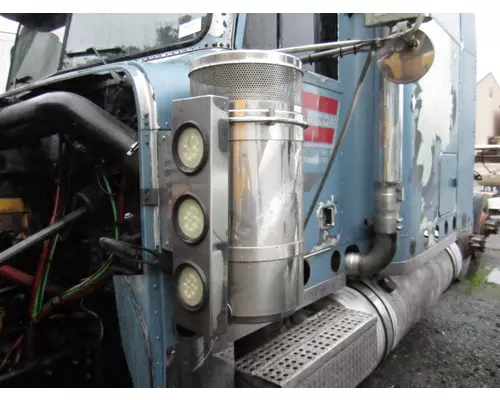 FREIGHTLINER FLD132 CLASSIC XL AIR CLEANER