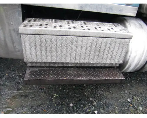 FREIGHTLINER FLD132 CLASSIC XL BATTERY BOX