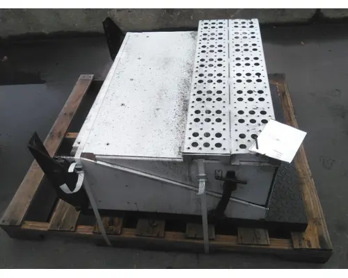 FREIGHTLINER FLD132 CLASSIC XL BATTERY BOX