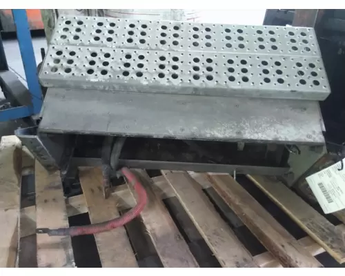 FREIGHTLINER FLD132 CLASSIC XL BATTERY BOX