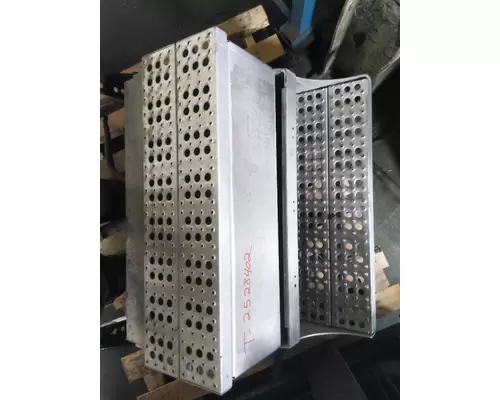FREIGHTLINER FLD132 CLASSIC XL BATTERY BOX