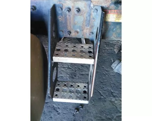 FREIGHTLINER FLD132 CLASSIC XL FRAME STEP