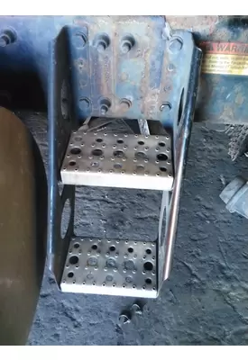 FREIGHTLINER FLD132 CLASSIC XL FRAME STEP