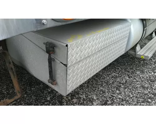 FREIGHTLINER FLD132 CLASSIC XL TOOL BOX