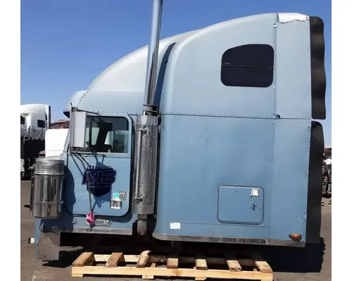 FREIGHTLINER FLD132 XL CLASSIC Cab Assembly