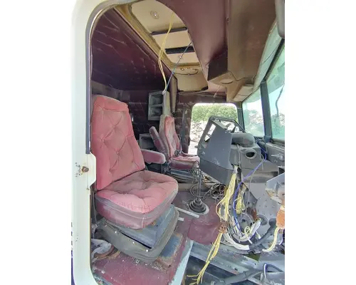 FREIGHTLINER FLD132 XL CLASSIC Complete Vehicle