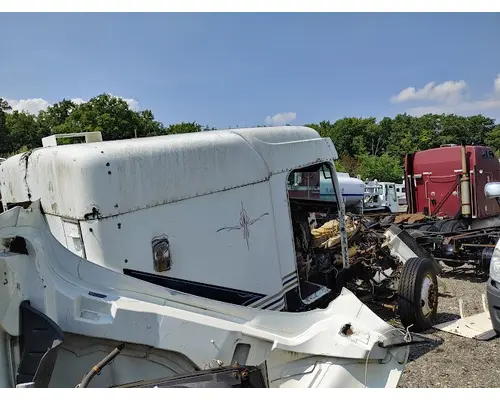 FREIGHTLINER FLD132 XL CLASSIC Complete Vehicle