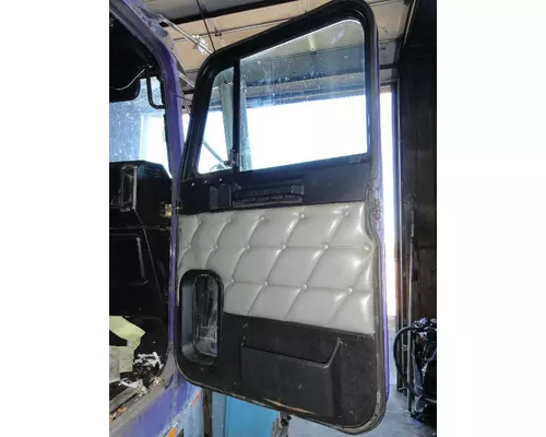 FREIGHTLINER FLD132 XL CLASSIC Door Assembly, Front