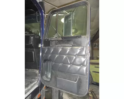 FREIGHTLINER FLD132 XL CLASSIC Door Assembly, Front