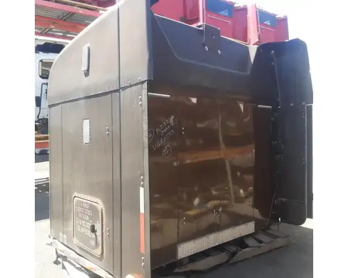 FREIGHTLINER FLD132 XL CLASSIC Sleeper