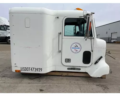 FREIGHTLINER FLD Cab