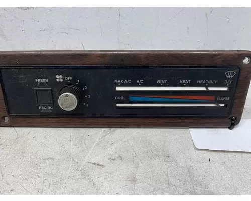 FREIGHTLINER FLD Dash  Console Switch