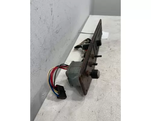 FREIGHTLINER FLD Dash  Console Switch