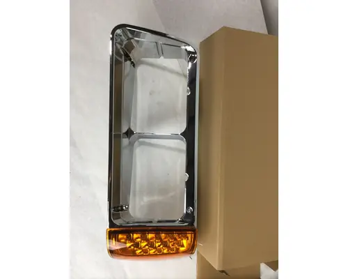FREIGHTLINER FLD HEADLAMP BEZEL