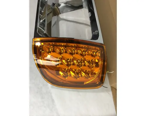 FREIGHTLINER FLD HEADLAMP BEZEL