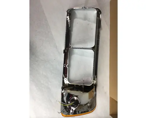 FREIGHTLINER FLD HEADLAMP BEZEL