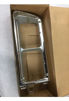 FREIGHTLINER FLD HEADLAMP BEZEL
