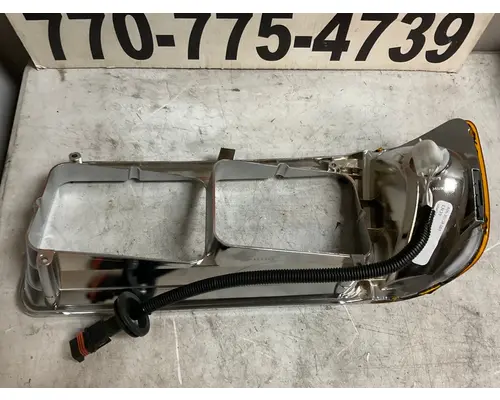 FREIGHTLINER FLD Headlamp Assembly