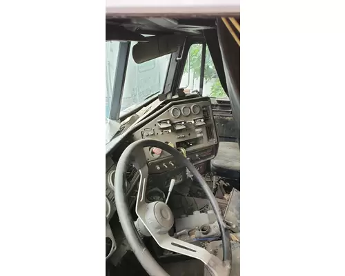 FREIGHTLINER Long Conv. Cab