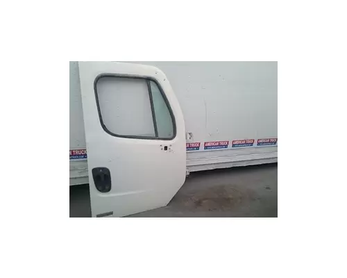 FREIGHTLINER M-2 BUSINESS CLASS Door Assembly, Front