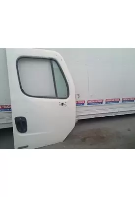 FREIGHTLINER M-2 BUSINESS CLASS Door Assembly, Front