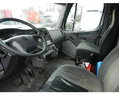 FREIGHTLINER M2  MEDIUM DUTY Cab Clip