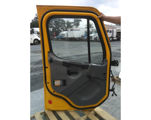 FREIGHTLINER M2 106 2002-2014 DOOR ASSEMBLY, FRONT