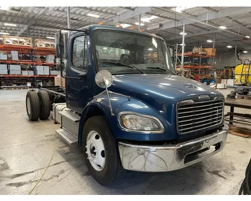 FREIGHTLINER M2 106 MEDIUM DUTY Complete Vehicle