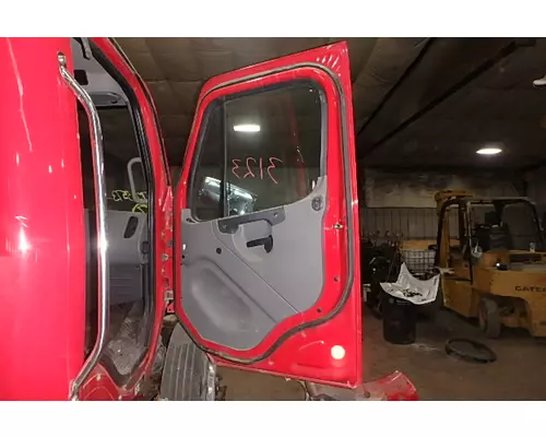 FREIGHTLINER M2 106 MEDIUM DUTY Door Assembly, Front