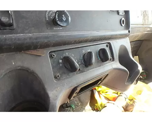 FREIGHTLINER M2 106 MEDIUM DUTY Temperature Control